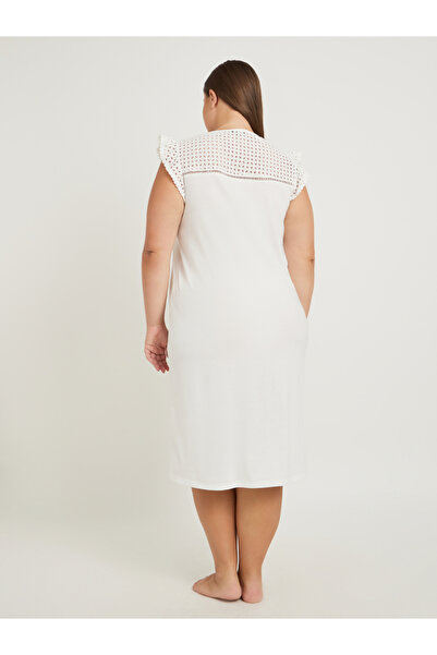 Styli Plus Size Schiffli Yoke Flat Pompom Detail Nightdress