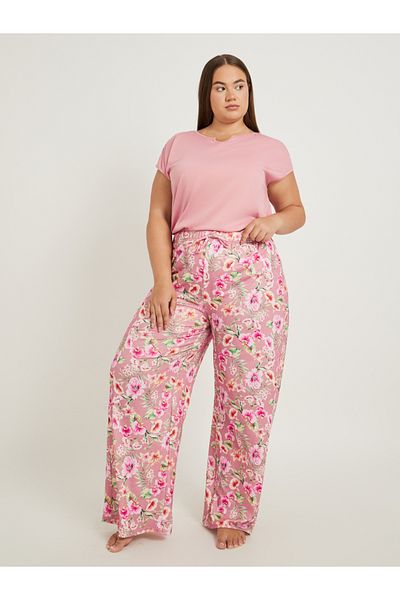 Styli Plus Size Gathered Shoulder Notch Neck Top and Floral Pyjama Set