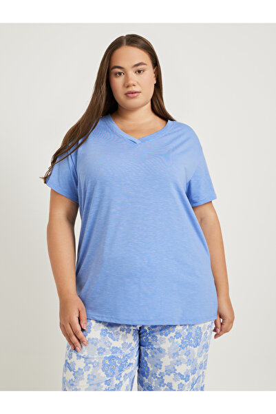 Styli Plus Size Slubbed V Neck T-Shirt and Floral Print Cuffed Pyjama Set