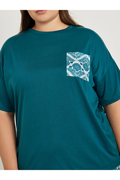 Styli Plus Size Round Neck T-Shirt and Pyjama Set