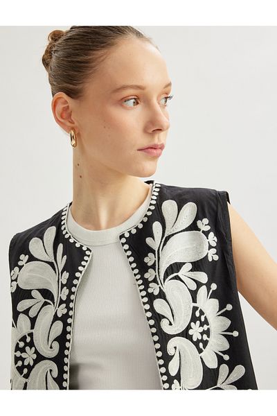 Koton Applique Embroidered Crew Neck Sleeveless Crop Vest