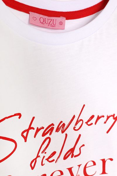 Quzu Tricou cu broderie cu text imprimat cu căpșuni alb