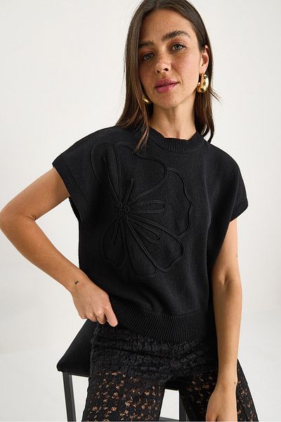 Bianco Lucci Women's Three-Dimensional Flower Embroidered Loose Sweater 20258013