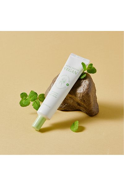 Real Fresh Fresh Soothing Moisturizing Vegan Eye Cream 30g