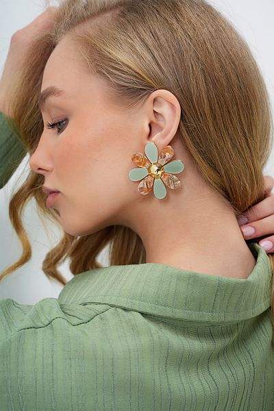 VAGGON Women's Green Daisy Motif Pearlescent Earrings Prmx14017