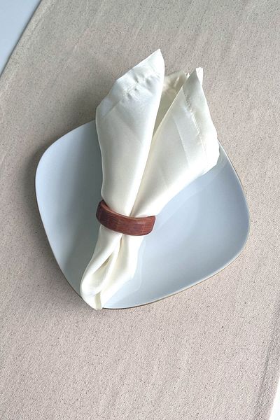 Kuzeylina Set of 6 Wooden Napkin Rings - Natural Beech Wood |   Rustic Rings for Stylish Tableware Presentation
