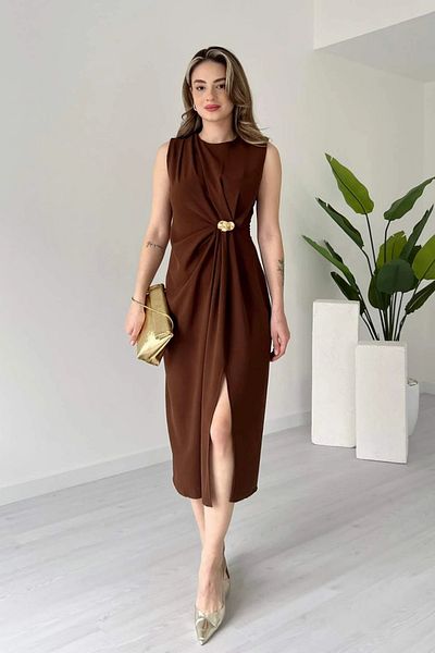 Aventien Rochie midi maro cu detaliu broșă și fante