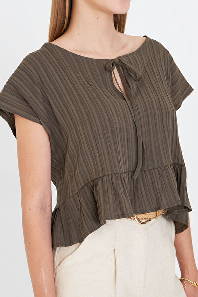 armonika Women's Dark Khaki Bat Sleeve Collar Tie-Up Skirt Ruffled Oversize Crop Blouse Arm-24Y001088