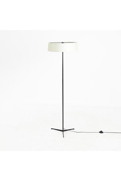 DEC13 Modern floor lamp with elegant design