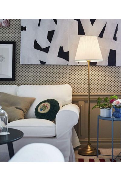 DEC13 Floor lamp with a stylish and modern design