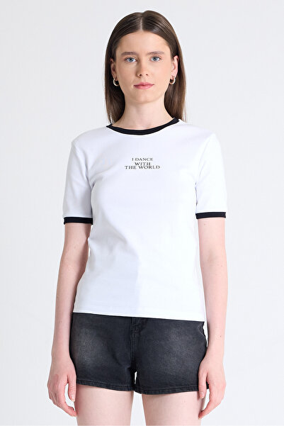 Rays تي شيرت أبيض مطبوع عليه نص مريح 5793