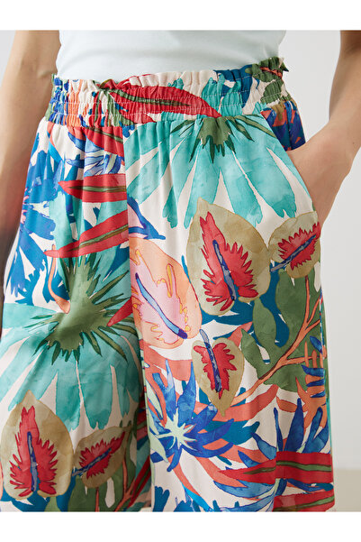 LC Waikiki Kvetinové dámske šortky s elastickým pásom