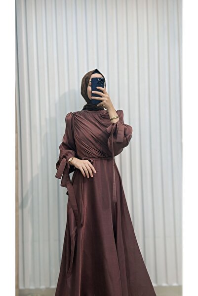 MERVE TESETTÜR فستان سهرة من قماش البوزو