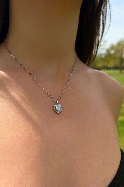 NORELİA "قلادة فضية أنيقة على شكل قلب لامع مع أحجار الباجيت"
