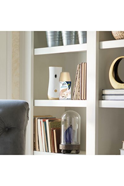 Glade Automatic Refill Sheer Vanilla Embrace 175 g Long Lasting Vanilla Fragrance for Air Freshener Unit