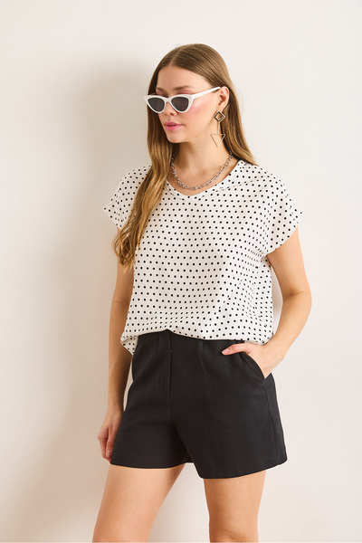 Olalook Γυναικεία πουά λευκή μπλούζα με λαιμόκοψη V με υφαντό βισκόζη BLZ-19003048