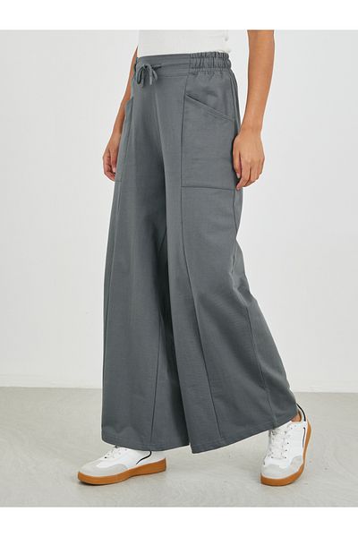 Styli Solid Cut and Sew Wide Leg Joggers