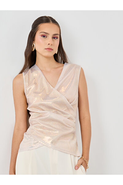 Styli بلوزة ملفوفة بدون أكمام بفتحة رقبة على شكل حرف V وتفاصيل مجمعة