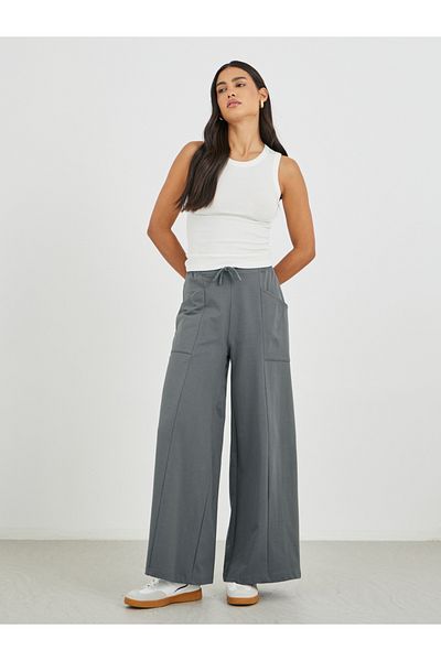 Styli Solid Cut and Sew Wide Leg Joggers
