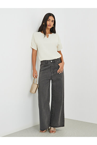 Styli Solid Keyhole Neck Short Sleeve Blouse