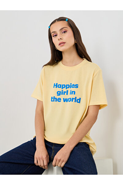 Styli تي شيرت كبير الحجم بياقة دائرية وطبعة شعار