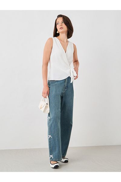 Styli Solid V-Neck Sleeveless Wrap Top