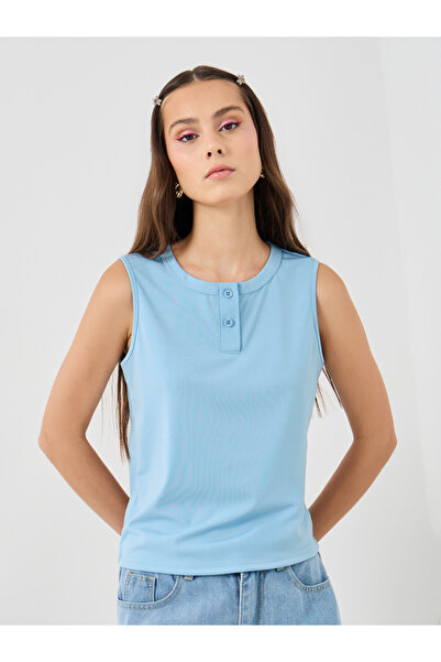 Styli Solid Sleeveless Round Neck Top
