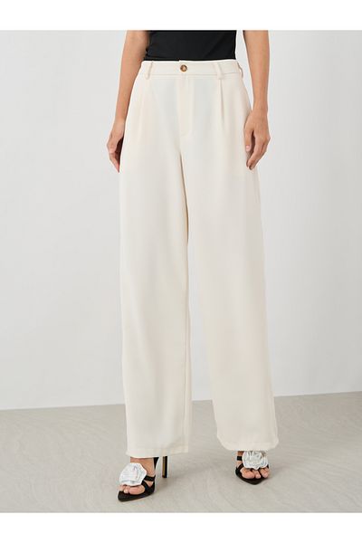 Styli Women Off White Solid Wide Leg Pants with Belt Loops