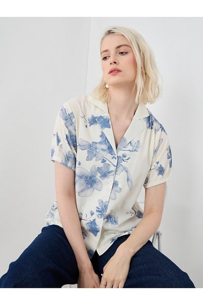 Styli Floral Print Notch Label Neck Shirt
