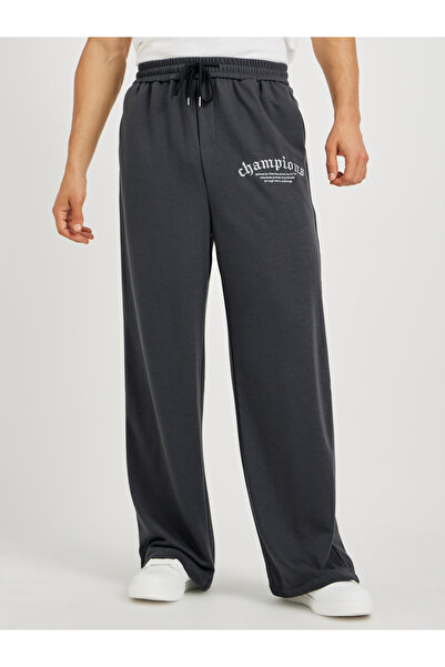 Styli بنطال رياضي مطرز بفتحة واسعة ومقاس كبير