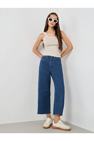 Styli بنطال جينز قصير متوسط الارتفاع بقصة ساق وايلد