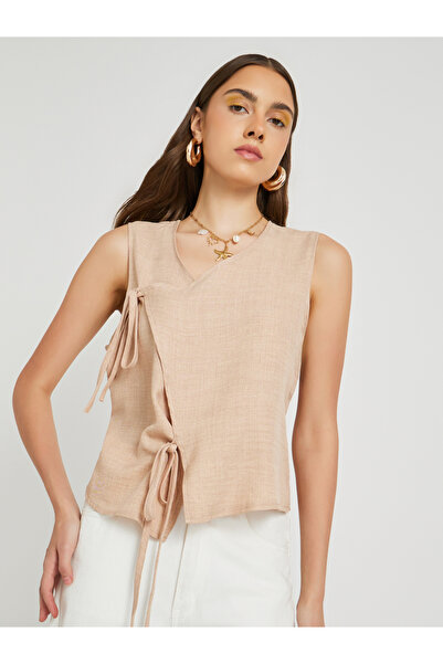 Styli بلوزة ملفوفة سادة بدون أكمام مع تفاصيل ربطة عنق