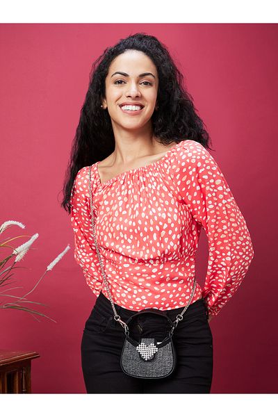 Globus By Styli بلوزة نسائية برتقالية اللون مطبوعة بالكامل ومطرزة بفتحة رقبة مربعة