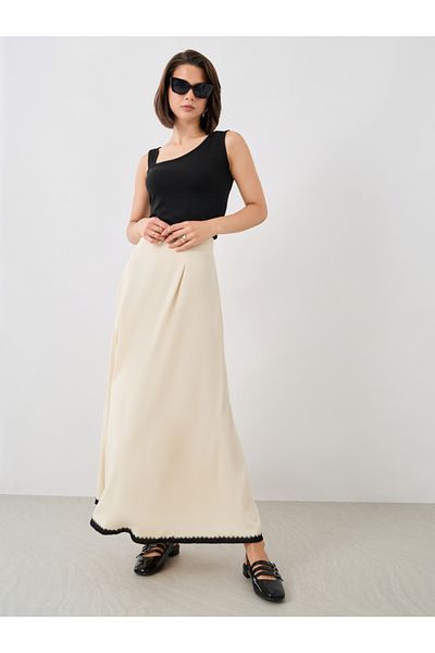 Styli Solid Lace Hem A-Line Maxi Skirt