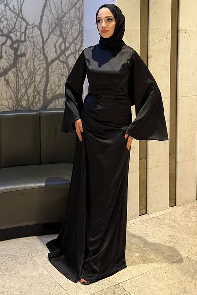 Tesettür Diyarı Γυναικείο βραδινό φόρεμα Arabella Cape Satin Fish-Μαύρο