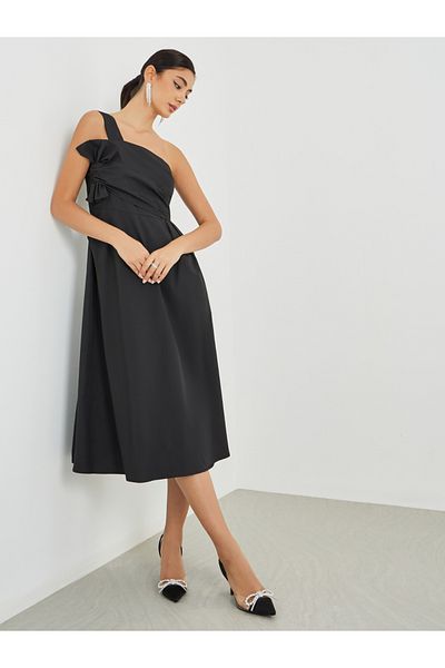 Styli Plain One Shoulder A-Line Midi Dress with Bow Detail