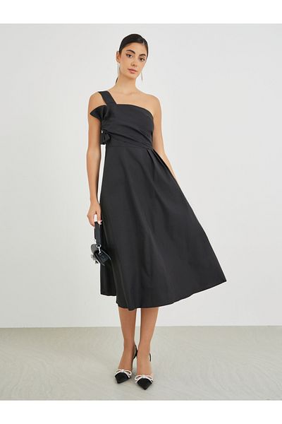 Styli Plain One Shoulder A-Line Midi Dress with Bow Detail