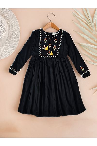 Bella Moda By Styli Floral Embroidered Round Neck Knee-Length Dress
