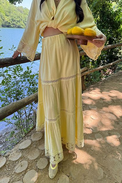 Seda Yalçın Atelier Κίτρινο λινό σετ φούστας και πουκάμισου με λεπτομέρεια Guipure