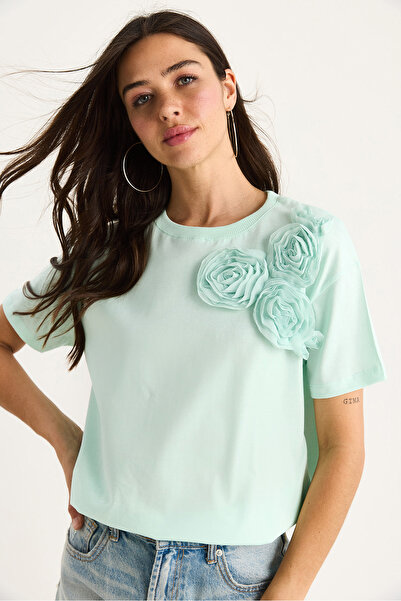 Bianco Lucci Women's Regular Crew Neck T-Shirt with Floral Accessories 60602030