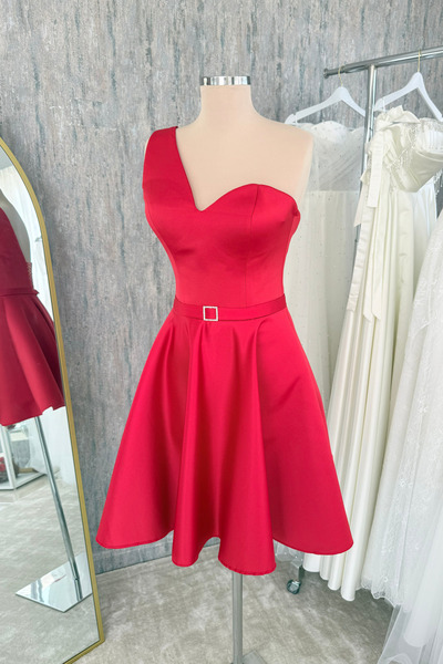 Lenta Moda Kırmızı Tek Omuz Taşlı Kemer Detaylı Saten Mini Abiye ve Gece Elbisesi