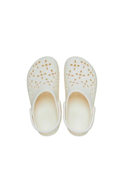 Crocs شبشب نسائي كلاسيكي مزين بالزهور - إكرو