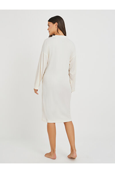 Styli Embroidered V-Neck Knee-Length Robe