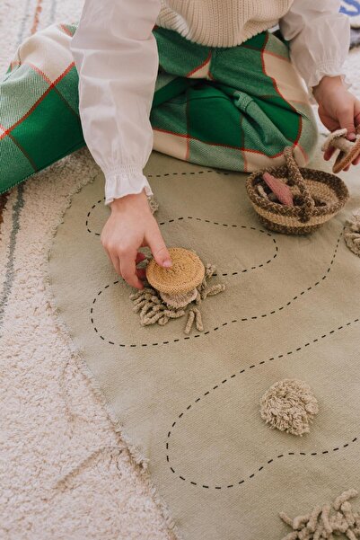 Lorena Canals Green toy set, Snail