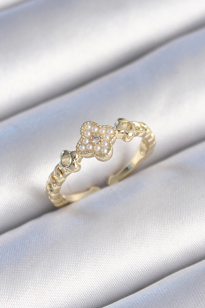 Belle Fusion خاتم نسائي من BFS مصنوع من النحاس باللون الذهبي وبرسيم اللؤلؤ مو...