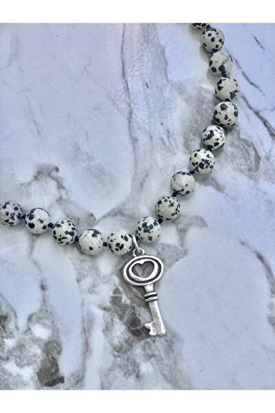 Medusa Accessories قلادة نسائية من حجر الجاسبر الطبيعي من دلماسي مع تفاصيل مفتاح