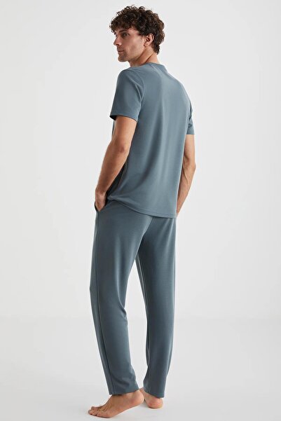 First Touch Ανδρικό καλοκαιρινό σετ πιτζάμες – κοντομάνικο μπλουζάκι με λαιμόκοψη και μασίφ παντελόνι, πράσινο χρώμα C8T0N4