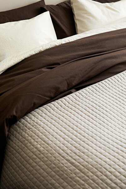 H&M Kapitone Yatak Örtüsü