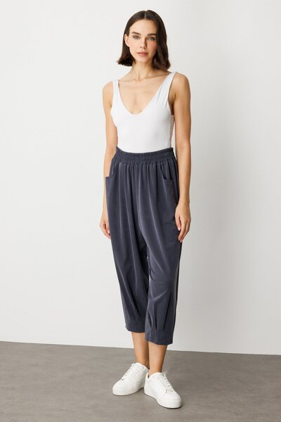 ON Beli Lastikli Paçası Pensli Pantolon