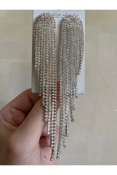 Metal Işıltılı Uzun Taşlı Sallantılı Küpe – Abiye & Gece Kombinleri İçin